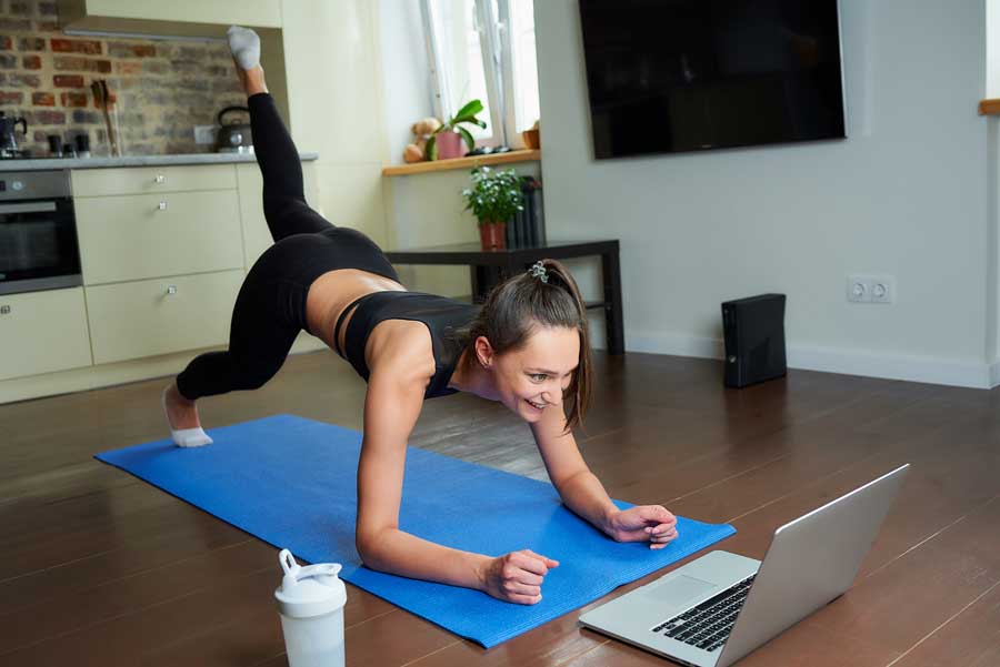 5 exerciții care ard 100+ calorii în doar 10 minute